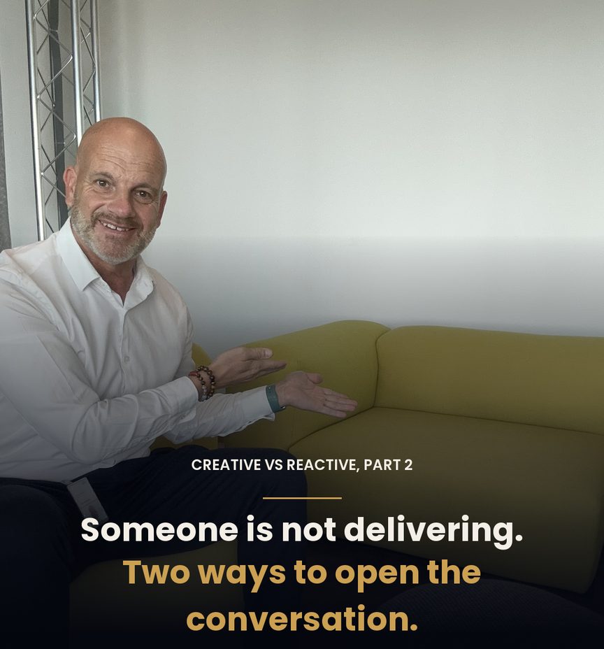 Thorsten Enderlin on a sofa: someone is not delivering