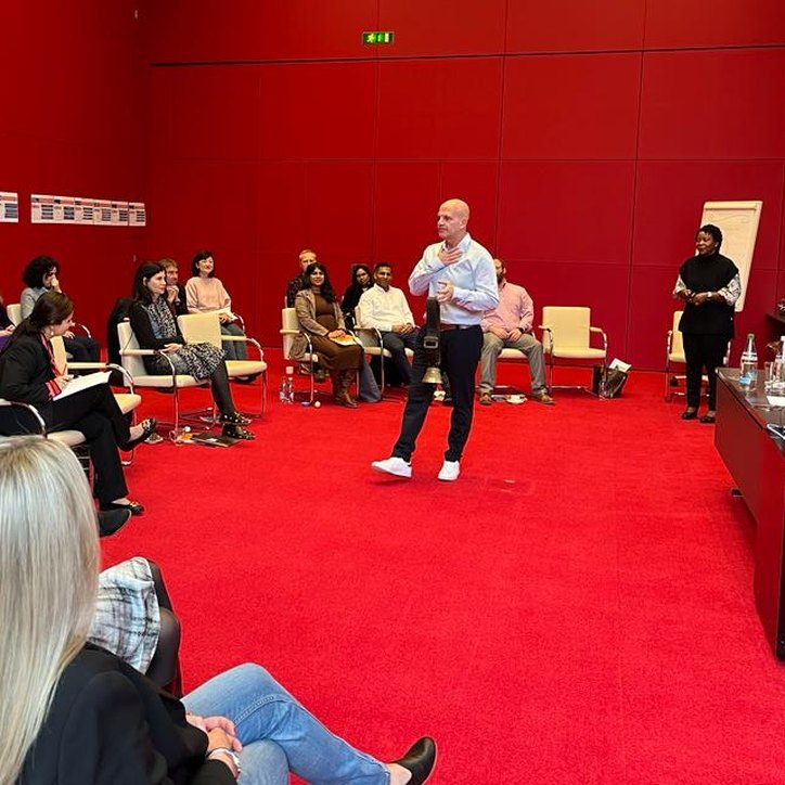 Thorsten Enderlin leading a workshop with a group of participants